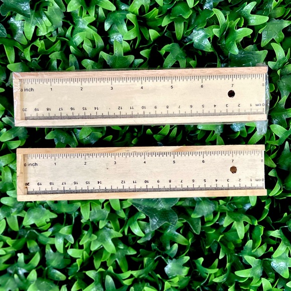 12 Wooden color pencils with wooden storage box. Box is a ruler that detaches. - Picture 3 of 5